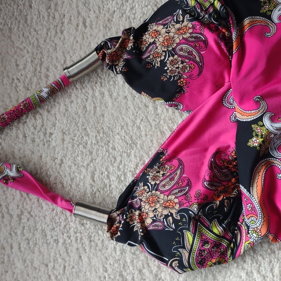 Pretty summer halter dress - Picture 3 of 3